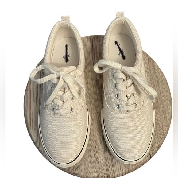Universal Thread Shoes - Universal Thread White Sneakers Size 7